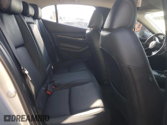 ✅ 2019 Mazda 3 Select • VIN: JM1BPBAM0K1116961 • Лот: 57251895. Опубликован ранее на Copart с пробегом 37 272 миль. Бесплатный доступ к архиву аукционных продаж из США и подробный отчёт об истории автомобиля на DreamBid. Изображение 10.