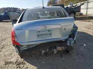 2008 Hyundai Accent GLS z VIN KMHCN46C38U261694, wystawiony jako Copart lot #79668064 z przebiegiem 92 640 mil mil oraz Szkoda całkowita • Salvage title. Historia ofert i sprzedaży dostępna na DreamBid. Obrazek 6.