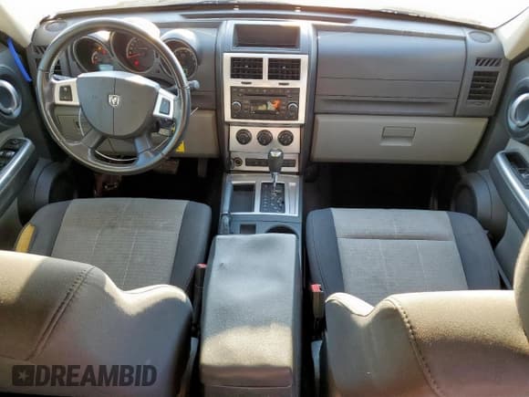 ✅ 2008 Dodge Nitro SLT • VIN: 1D8GT58K68W164520 • Lot: 68447875. Wystawiony na Copart z przebiegiem 123 385 mil. Bezpłatny archiwum sprzedaży aukcyjnych z USA i szczegółowy raport historii pojazdu na DreamBid. Zdjęcie 8.