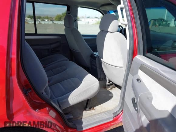 ✅ 2004 Ford Explorer XLT • VIN: 1FMDU73W24ZA87329 • Lot: 40675439. Wystawiony na IAAI z przebiegiem 221 179 mil. Bezpłatny archiwum sprzedaży aukcyjnych z USA i szczegółowy raport historii pojazdu na DreamBid. Zdjęcie 8.