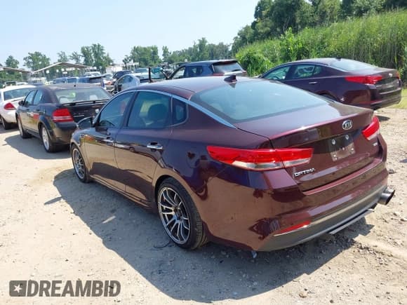 ✅ 2016 Kia Optima LX Turbo • VIN: 5XXGT4L10GG106989 • Lot: 42871553. Wystawiony na IAAI z przebiegiem 168 003 mil. Bezpłatny archiwum sprzedaży aukcyjnych z USA i szczegółowy raport historii pojazdu na DreamBid. Zdjęcie 3.