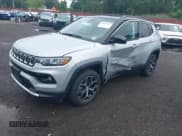 ✅ 2024 Jeep Compass Limited • VIN: 3C4NJDCN1RT144271 • Lot: 42628912. Wystawiony na IAAI z przebiegiem 7 532 mil. Bezpłatny archiwum sprzedaży aukcyjnych z USA i szczegółowy raport historii pojazdu na DreamBid. Zdjęcie 18.