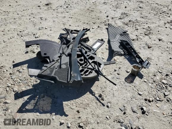 ✅ 2017 Jaguar F-Pace 20d Premium • VIN: SADCJ2BN2HA493415 • Lot: 84954315. Wystawiony na Copart z przebiegiem Nie podano. Bezpłatny archiwum sprzedaży aukcyjnych z USA i szczegółowy raport historii pojazdu na DreamBid. Zdjęcie 13.