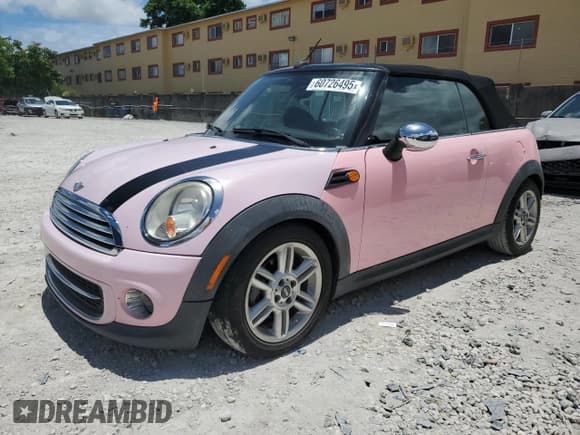 ✅ 2013 MINI Convertible • VIN: WMWZN3C50DT568977 • Лот: 60726495. Опубликован ранее на Copart с пробегом 86 319 миль. Бесплатный доступ к архиву аукционных продаж из США и подробный отчёт об истории автомобиля на DreamBid. Изображение 1.