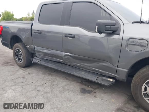 ✅ 2023 Ford F-150 Lightning Pro • VIN: 1FTVW1EL8PWG48559 • Лот: 42033123. Опубликован ранее на IAAI с пробегом 8 845 миль. Бесплатный доступ к архиву аукционных продаж из США и подробный отчёт об истории автомобиля на DreamBid. Изображение 6.