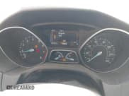 ✅ 2015 Ford Focus Titanium • VIN: 1FADP3J23FL383637 • Lot: 40657717. Wystawiony na IAAI z przebiegiem 92 490 mil. Bezpłatny archiwum sprzedaży aukcyjnych z USA i szczegółowy raport historii pojazdu na DreamBid. Zdjęcie 7.