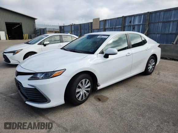 2023 Toyota Camry Hybrid LE z VIN 4T1C31AK0PU614488, wystawiony jako Copart lot #71786005 z przebiegiem 59 442 mil mil oraz Szkoda całkowita • Salvage title. Historia ofert i sprzedaży dostępna na DreamBid. Obrazek 1.