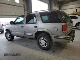 ✅ 1999 Chevrolet Blazer Trailblazer • VIN: 1GNDT13W7X2185393 • Lot: 54079135. Wystawiony na Copart z przebiegiem 229 451 mil. Bezpłatny archiwum sprzedaży aukcyjnych z USA i szczegółowy raport historii pojazdu na DreamBid. Zdjęcie 2.