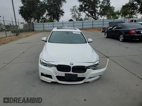 ✅ 2017 BMW 3 Series 330i • VIN: WBA8B9C37HK886323 • Lot: 81270435. Wystawiony na Copart z przebiegiem Nie podano. Bezpłatny archiwum sprzedaży aukcyjnych z USA i szczegółowy raport historii pojazdu na DreamBid. Zdjęcie 14.