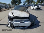 ✅ 2024 Audi e-tron GT Premium Plus • VIN: WAUFJBFW6R7002867 • Lot: 65195534. Wystawiony na Copart z przebiegiem Nie podano. Bezpłatny archiwum sprzedaży aukcyjnych z USA i szczegółowy raport historii pojazdu na DreamBid. Zdjęcie 5.