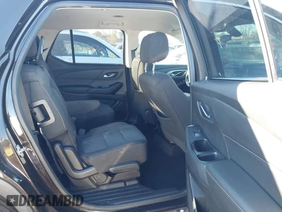 ✅ 2018 Chevrolet Traverse LT Cloth • VIN: 1GNERGKW0JJ147931 • Лот: 43533528. Опубликован ранее на IAAI с пробегом 140 844 миль. Бесплатный доступ к архиву аукционных продаж из США и подробный отчёт об истории автомобиля на DreamBid. Изображение 8.