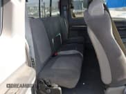 ✅ 2002 Ford F-250 XL • VIN: 1FTNX20F92EB05031 • Lot: 42862051. Wystawiony na IAAI z przebiegiem 259 083 mil. Bezpłatny archiwum sprzedaży aukcyjnych z USA i szczegółowy raport historii pojazdu na DreamBid. Zdjęcie 8.