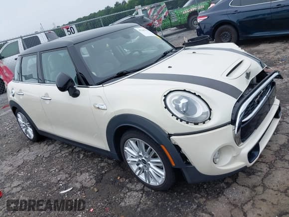 ✅ 2015 MINI Hardtop 4 Door S • VIN: WMWXU3C52F2B56856 • Lot: 42307964. Wystawiony na IAAI z przebiegiem 41 669 mil. Bezpłatny archiwum sprzedaży aukcyjnych z USA i szczegółowy raport historii pojazdu na DreamBid. Zdjęcie 1.