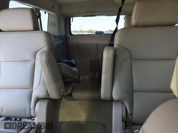 ✅ 2018 Chevrolet Suburban LT • VIN: 1GNSCHKC9JR217766 • Lot: 75172934. Wystawiony na Copart z przebiegiem 86 693 mil. Bezpłatny archiwum sprzedaży aukcyjnych z USA i szczegółowy raport historii pojazdu na DreamBid. Zdjęcie 10.