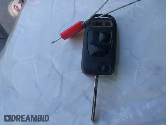 ✅ 2004 Mercedes-Benz SLK 230/320 • VIN: WDBKK65FX4F308099 • Lot: 42320907. Listed on IAAI with 173,122 mi. Free auction sales archive from the USA and detailed vehicle history report at DreamBid. Image 11.