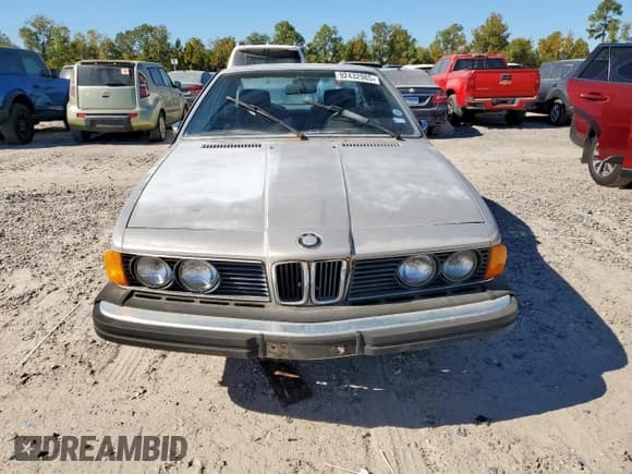 ✅ 1984 BMW 6 Series • VIN: WBAEB840XE6997180 • Lot: 92432985. Wystawiony na Copart z przebiegiem 115 113 mil. Bezpłatny archiwum sprzedaży aukcyjnych z USA i szczegółowy raport historii pojazdu na DreamBid. Zdjęcie 5.