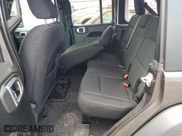 ✅ 2018 Jeep Wrangler Unlimited Sport • VIN: 1C4HJXDGXJW273087 • Lot: 56347205. Wystawiony na Copart z przebiegiem 53 529 mil. Bezpłatny archiwum sprzedaży aukcyjnych z USA i szczegółowy raport historii pojazdu na DreamBid. Zdjęcie 11.