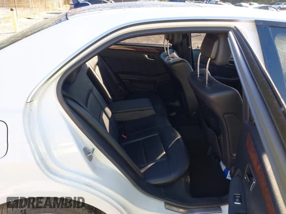 ✅ 2013 Mercedes-Benz E 350 Sport • VIN: WDDHF5KB8DA757022 • Lot: 43523418. Wystawiony na IAAI z przebiegiem 134 483 mil. Bezpłatny archiwum sprzedaży aukcyjnych z USA i szczegółowy raport historii pojazdu na DreamBid. Zdjęcie 8.