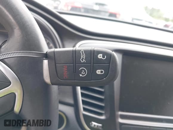 ✅ 2016 Chrysler 200 Limited • VIN: 1C3CCCAB7GN178964 • Lot: 42378749. Wystawiony na IAAI z przebiegiem 91 630 mil. Bezpłatny archiwum sprzedaży aukcyjnych z USA i szczegółowy raport historii pojazdu na DreamBid. Zdjęcie 11.