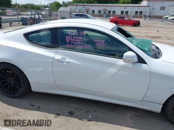 ✅ 2015 Hyundai Genesis Coupe R-Spec • VIN: KMHHU6KJ9FU122269 • Lot: 42146141. Listed on IAAI with 91,352 mi. Free auction sales archive from the USA and detailed vehicle history report at DreamBid. Image 13.