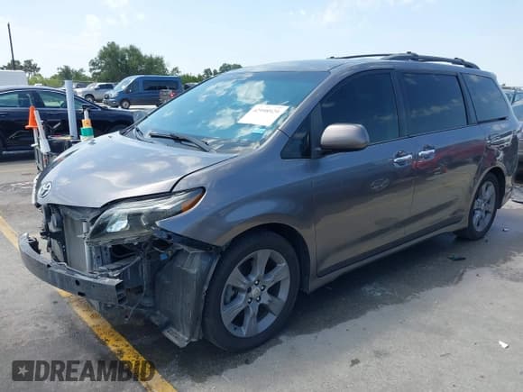 ✅ 2014 Toyota Sienna SE • VIN: 5TDXK3DC7ES487541 • Lot: 42998929. Listed on IAAI with 214,475 mi. Free auction sales archive from the USA and detailed vehicle history report at DreamBid. Image 2.