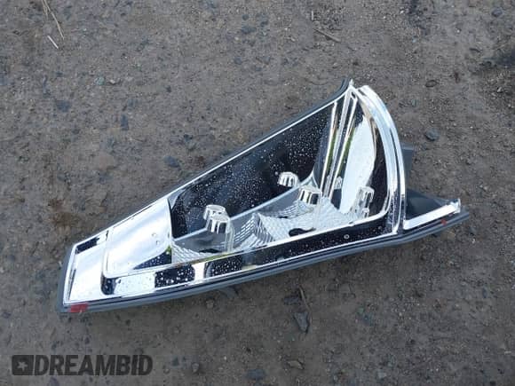 2010 Hyundai Elantra GLS z VIN KMHDC8AE1AU077144, wystawiony jako IAAI lot #41627198 z przebiegiem 136 083 mil mil oraz . Historia ofert i sprzedaży dostępna na DreamBid. Obrazek 12.