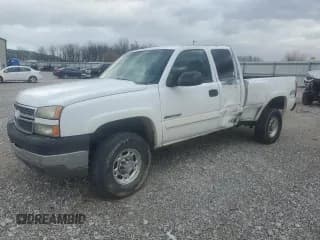 ✅ 2005 Chevrolet Silverado 2500HD LT • VIN: 1GCHK29U75E164810 • Лот: 47553405. Опубликован ранее на Copart с пробегом 177 324 миль. Бесплатный доступ к архиву аукционных продаж из США и подробный отчёт об истории автомобиля на DreamBid. Изображение 1.