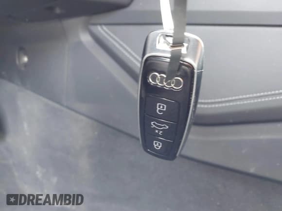 ✅ 2021 Audi A6 Premium Plus • VIN: WAUE3AF26MN047566 • Lot: 41646389. Wystawiony na IAAI z przebiegiem 30 039 mil. Bezpłatny archiwum sprzedaży aukcyjnych z USA i szczegółowy raport historii pojazdu na DreamBid. Zdjęcie 11.