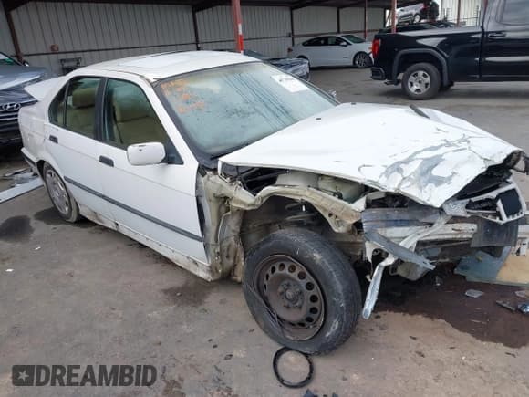 ✅ 1998 BMW 3 Series 318i • VIN: WBACC0324WEK27301 • Лот: 43749666. Опубликован ранее на IAAI с пробегом 224 555 миль. Бесплатный доступ к архиву аукционных продаж из США и подробный отчёт об истории автомобиля на DreamBid. Изображение 1.