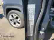 2018 Jeep Compass Limited z VIN 3C4NJDCB7JT365528, wystawiony jako Copart lot #85154275 z przebiegiem 74 930 mil mil oraz Czysty tytuł • Clean title. Historia ofert i sprzedaży dostępna na DreamBid. Obrazek 13.