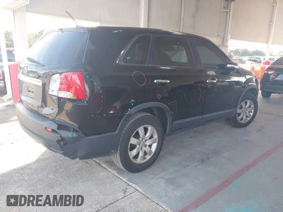 ✅ 2013 Kia Sorento LX • VIN: 5XYKT4A12DG345710 • Lot: 43658971. Wystawiony na IAAI z przebiegiem 205 886 mil. Bezpłatny archiwum sprzedaży aukcyjnych z USA i szczegółowy raport historii pojazdu na DreamBid. Zdjęcie 4.