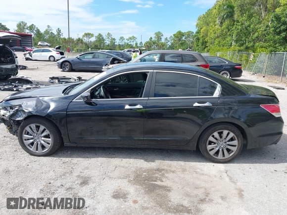 ✅ 2011 Honda Accord EX-L • VIN: 1HGCP3F87BA024561 • Лот: 43601794. Опубликован ранее на IAAI с пробегом 171 692 миль. Бесплатный доступ к архиву аукционных продаж из США и подробный отчёт об истории автомобиля на DreamBid. Изображение 14.