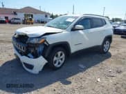 ✅ 2021 Jeep Compass Latitude • VIN: 3C4NJDBB6MT557478 • Lot: 43222716. Wystawiony na IAAI z przebiegiem 94 299 mil. Bezpłatny archiwum sprzedaży aukcyjnych z USA i szczegółowy raport historii pojazdu na DreamBid. Zdjęcie 2.