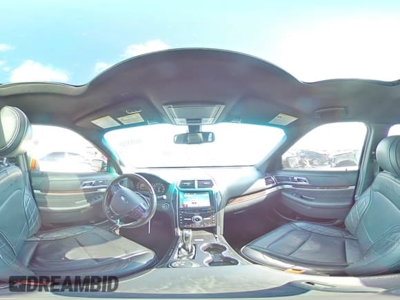 ✅ 2017 Ford Explorer Platinum • VIN: 1FM5K8HT9HGA01868 • Lot: 56565135. Wystawiony na Copart z przebiegiem 130 594 mil. Bezpłatny archiwum sprzedaży aukcyjnych z USA i szczegółowy raport historii pojazdu na DreamBid. Zdjęcie 16.