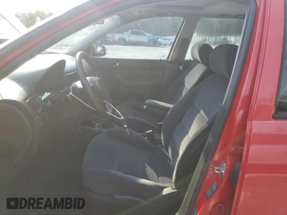 ✅ 2001 Volkswagen Golf GLS • VIN: 9BWGT61J614040714 • Лот: 47082625. Опубликован ранее на Copart с пробегом 169 985 миль. Бесплатный доступ к архиву аукционных продаж из США и подробный отчёт об истории автомобиля на DreamBid. Изображение 7.