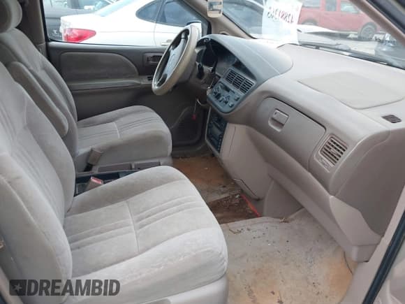 ✅ 2000 Toyota Sienna LE • VIN: 4T3ZF13C5YU223448 • Lot: 42881365. Listed on IAAI with 221,542 mi. Free auction sales archive from the USA and detailed vehicle history report at DreamBid. Image 5.