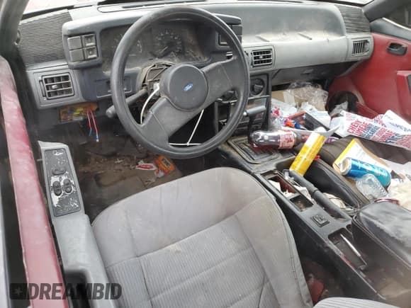 ✅ 1988 Ford Mustang GT • VIN: 1FABP42E8JF139155 • Лот: 70573265. Опубликован ранее на Copart с пробегом Не указан. Бесплатный доступ к архиву аукционных продаж из США и подробный отчёт об истории автомобиля на DreamBid. Изображение 8.