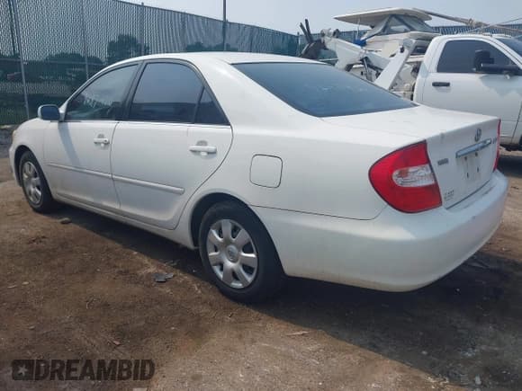 ✅ 2004 Toyota Camry LE • VIN: 4T1BE32K94U372232 • Лот: 42471450. Опубликован ранее на IAAI с пробегом Не указан. Бесплатный доступ к архиву аукционных продаж из США и подробный отчёт об истории автомобиля на DreamBid. Изображение 3.