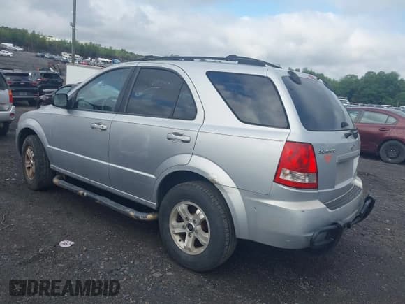 ✅ 2005 Kia Sorento LX • VIN: KNDJD733755392959 • Lot: 42736101. Listed on IAAI with 138,116 mi. Free auction sales archive from the USA and detailed vehicle history report at DreamBid. Image 3.