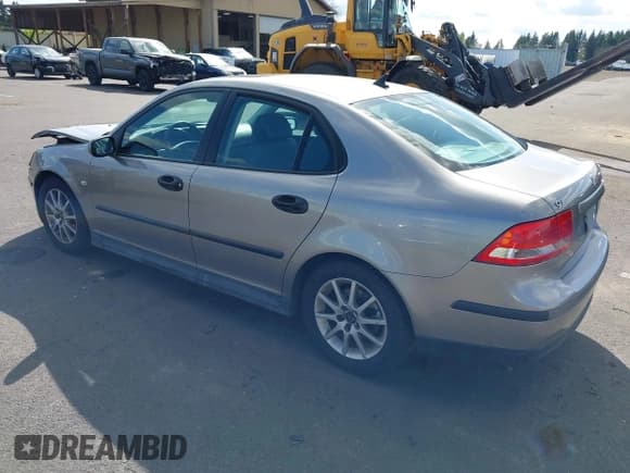 ✅ 2004 Saab 9-3 Linear • VIN: YS3FB49S041036411 • Lot: 42010899. Wystawiony na IAAI z przebiegiem 130 847 mil. Bezpłatny archiwum sprzedaży aukcyjnych z USA i szczegółowy raport historii pojazdu na DreamBid. Zdjęcie 3.