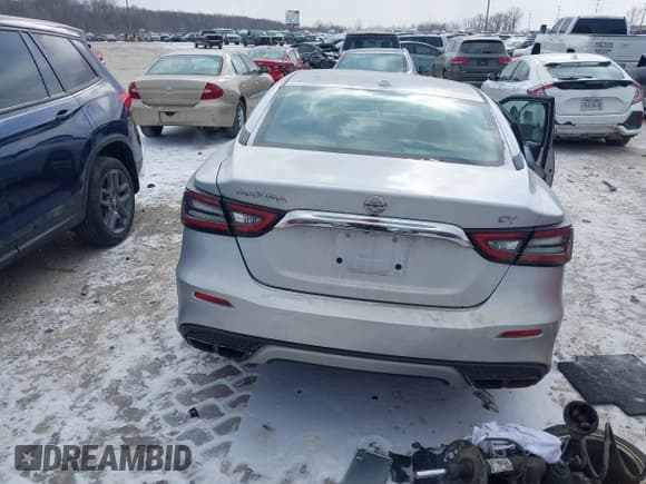 ✅ 2019 Nissan Maxima Platinum • VIN: 1N4AA6AV1KC373120 • Lot: 41370898. Listed on IAAI with 102,145 mi. Free auction sales archive from the USA and detailed vehicle history report at DreamBid. Image 17.