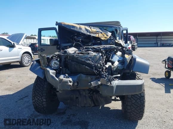 ✅ 2018 Jeep Wrangler Unlimited Rubicon Recon • VIN: 1C4HJWFG1JL840294 • Lot: 41775967. Listed on IAAI with 108,241 mi. Free auction sales archive from the USA and detailed vehicle history report at DreamBid. Image 12.