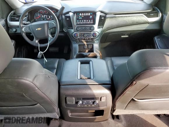 ✅ 2020 Chevrolet Tahoe LT • VIN: 1GNSCBKC5LR111024 • Lot: 84025885. Wystawiony na Copart z przebiegiem 68 696 mil. Bezpłatny archiwum sprzedaży aukcyjnych z USA i szczegółowy raport historii pojazdu na DreamBid. Zdjęcie 8.