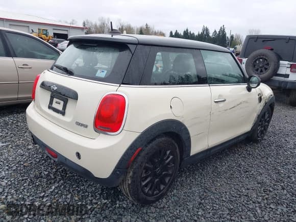✅ 2018 MINI Hardtop Cooper • VIN: WMWXP5C56J2D71961 • Lot: 41933887. Listed on IAAI with 53,434 mi. Free auction sales archive from the USA and detailed vehicle history report at DreamBid. Image 4.