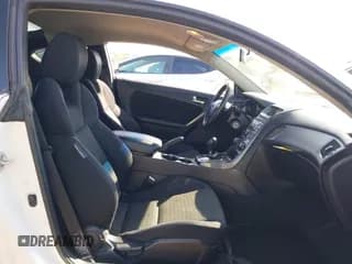 ✅ 2012 Hyundai Genesis Coupe 2.0T • VIN: KMHHT6KD4CU067884 • Lot: 41659834. Wystawiony na IAAI z przebiegiem 139 126 mil. Bezpłatny archiwum sprzedaży aukcyjnych z USA i szczegółowy raport historii pojazdu na DreamBid. Zdjęcie 5.