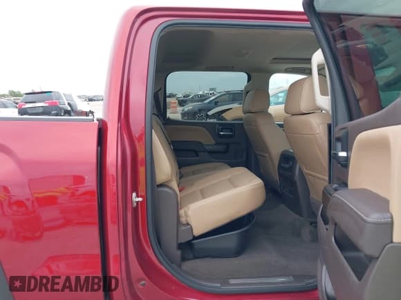 ✅ 2018 GMC Sierra 1500 Denali • VIN: 3GTP1PEC4JG379783 • Lot: 42652036. Wystawiony na IAAI z przebiegiem 95 047 mil. Bezpłatny archiwum sprzedaży aukcyjnych z USA i szczegółowy raport historii pojazdu na DreamBid. Zdjęcie 8.