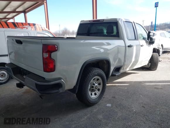 ✅ 2022 Chevrolet Silverado 2500HD Work Truck • VIN: 1GC2YLE73NF218219 • Lot: 41660179. Wystawiony na IAAI z przebiegiem 132 538 mil. Bezpłatny archiwum sprzedaży aukcyjnych z USA i szczegółowy raport historii pojazdu na DreamBid. Zdjęcie 4.