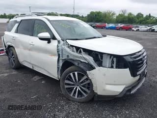 ✅ 2024 Nissan Pathfinder Platinum • VIN: 5N1DR3DK0RC264301 • Лот: 42513789. Опубликован ранее на IAAI с пробегом 20 713 миль. Бесплатный доступ к архиву аукционных продаж из США и подробный отчёт об истории автомобиля на DreamBid. Изображение 1.