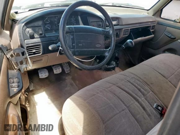 ✅ 1996 Ford F-150 S • VIN: 1FTEX15Y8TKA49851 • Lot: 64691835. Wystawiony na Copart z przebiegiem 297 520 mil. Bezpłatny archiwum sprzedaży aukcyjnych z USA i szczegółowy raport historii pojazdu na DreamBid. Zdjęcie 8.