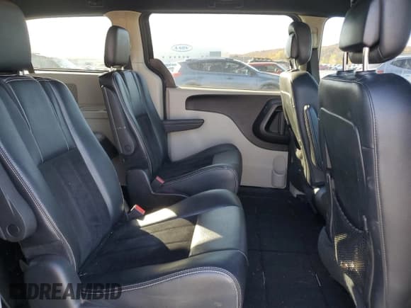 ✅ 2018 Dodge Grand Caravan SXT • VIN: 2C4RDGCG5JR215698 • Лот: 92485495. Опубликован ранее на Copart с пробегом 160 516 миль. Бесплатный доступ к архиву аукционных продаж из США и подробный отчёт об истории автомобиля на DreamBid. Изображение 11.